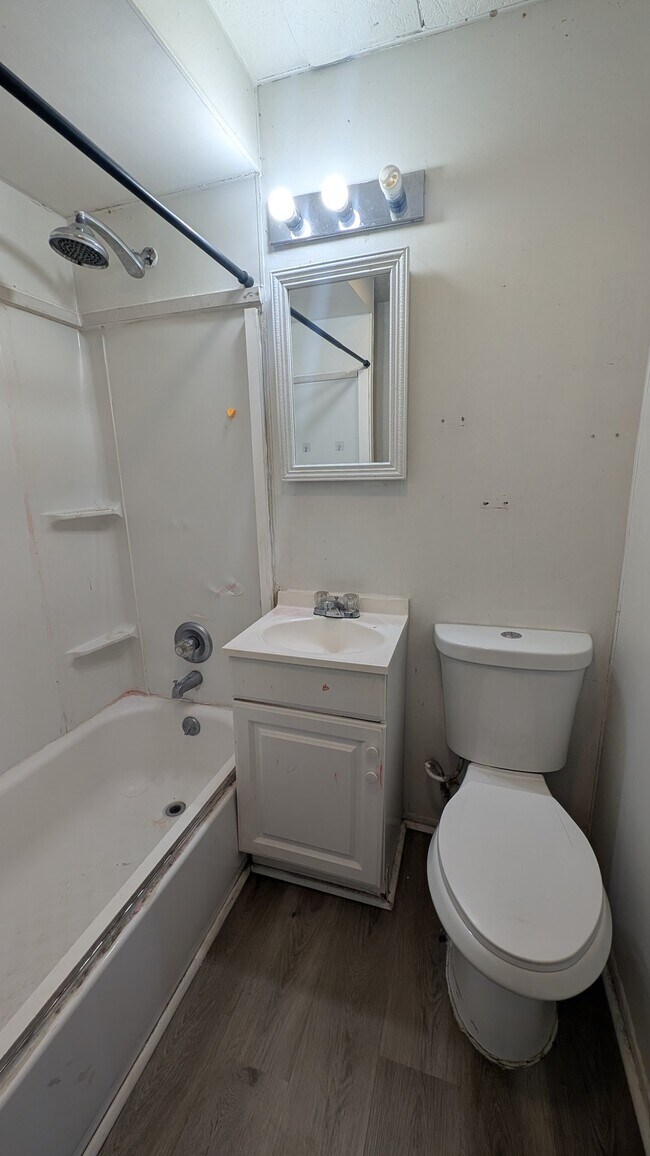 Photo - 412 Burgess St Unit 1