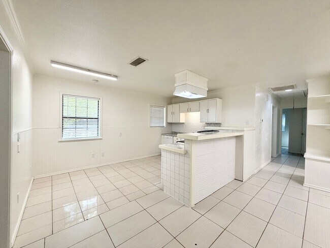 Photo - 816 Denton Dr