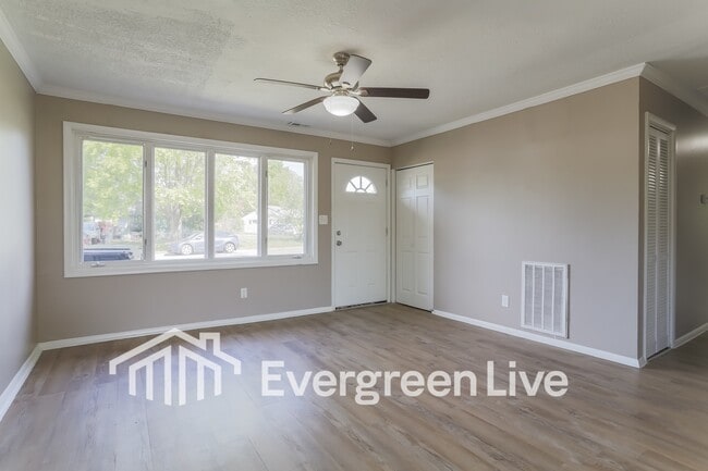 Photo - 1657 Eastbrook Dr S