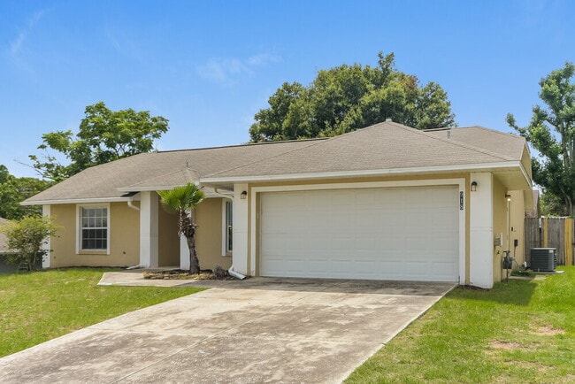 Photo - 918 Palm Forest Ln