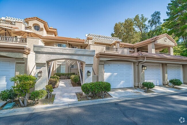 Building Photo - COMING SOON! 1 Bedroom Condo for Rent in V...