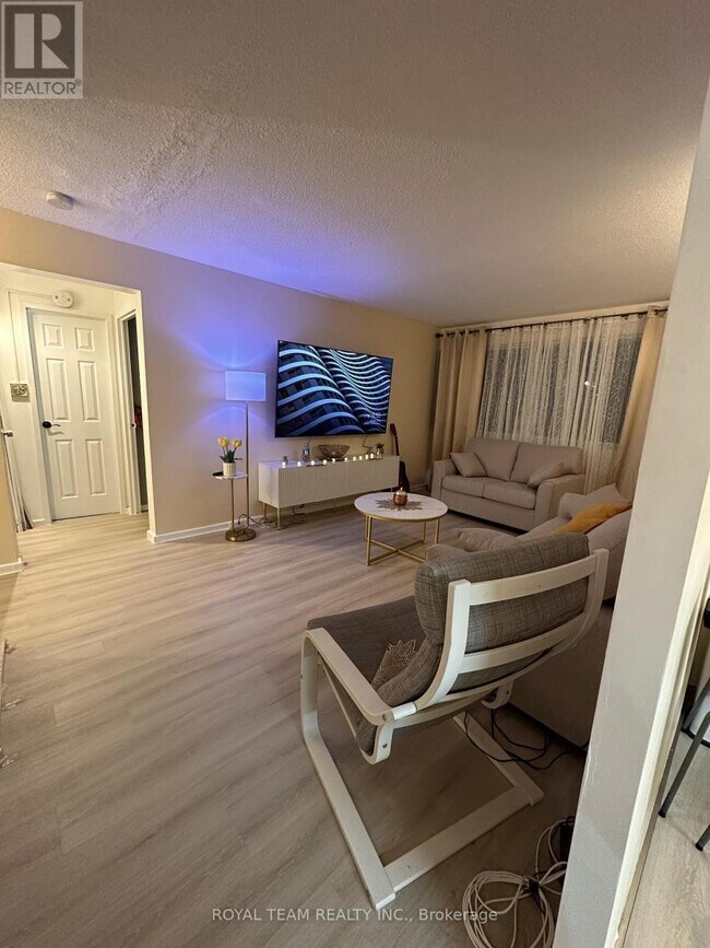 Photo - 735 Don Mills Rd. Unité 201