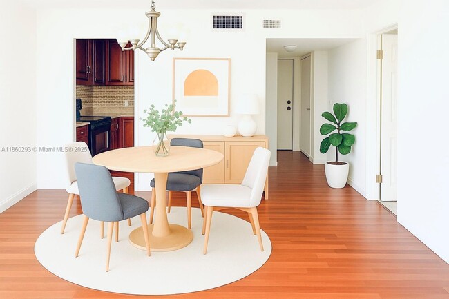 Photo - 2025 NE 164th St Unidad 901