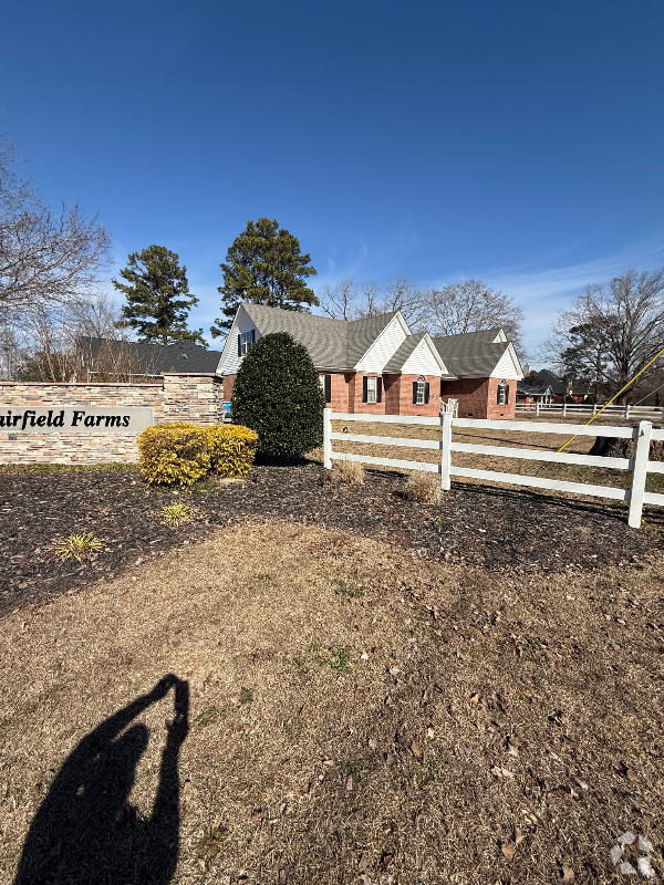 Building Photo - 102 W Summerchase Dr Rental