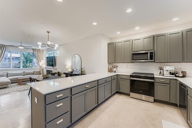 Photo - 814 N Bluff Dr