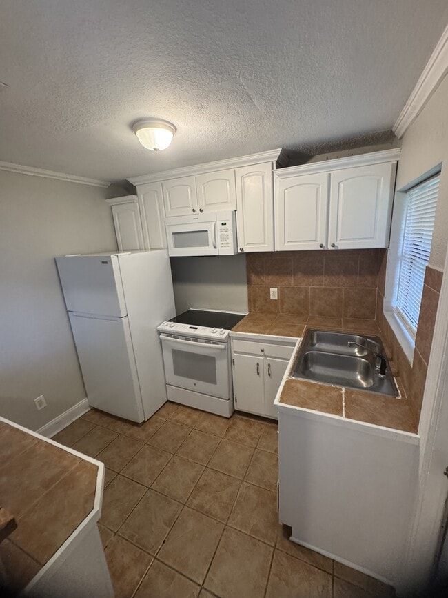 Building Photo - 2802 Southwood Dr Rental