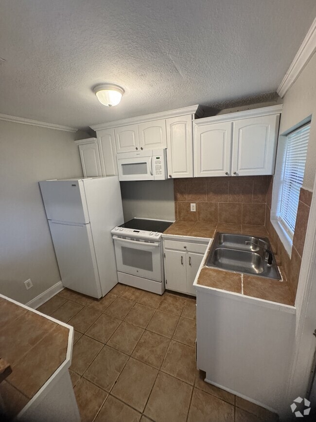 Building Photo - 2802 Southwood Dr Rental