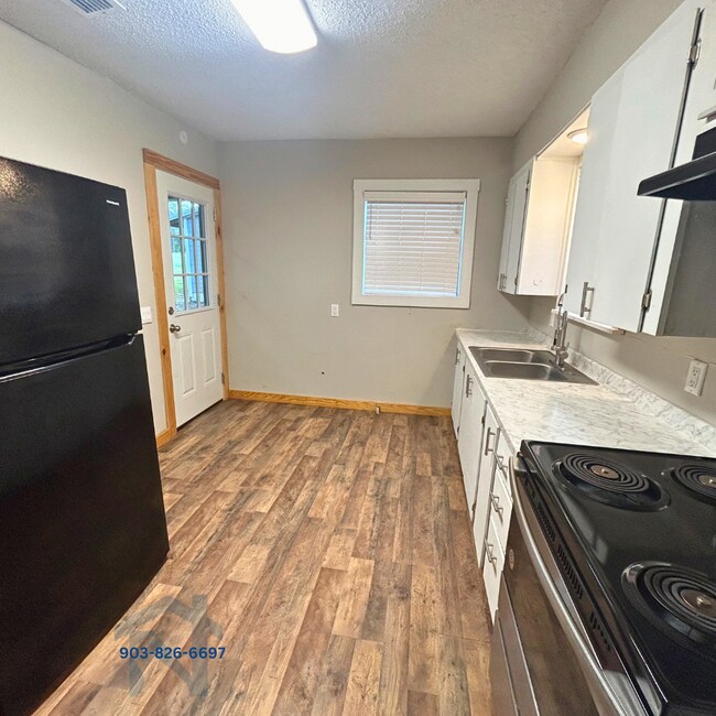 Photo - 703 S Main St