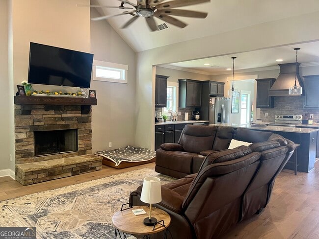 Photo - 1180 Legend Dr