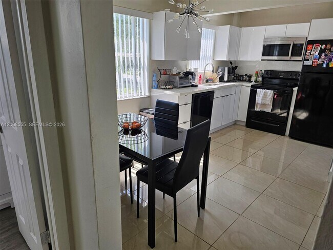 Photo - 900 Tallwood Ave Unit 207
