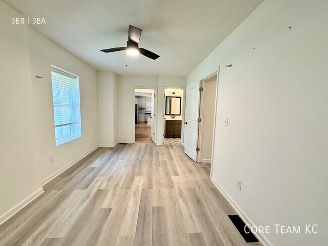 Photo - 1413 W 39th St Unidad 1414-G