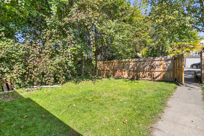 Photo - 808 Steuben St