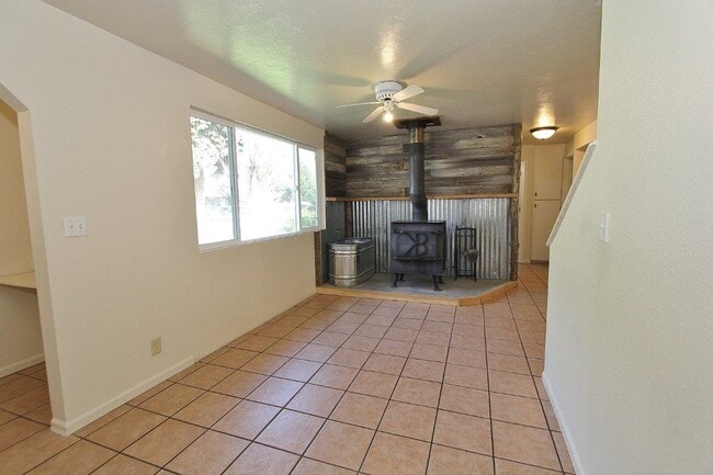 Photo - 816 S Wardwell Ave