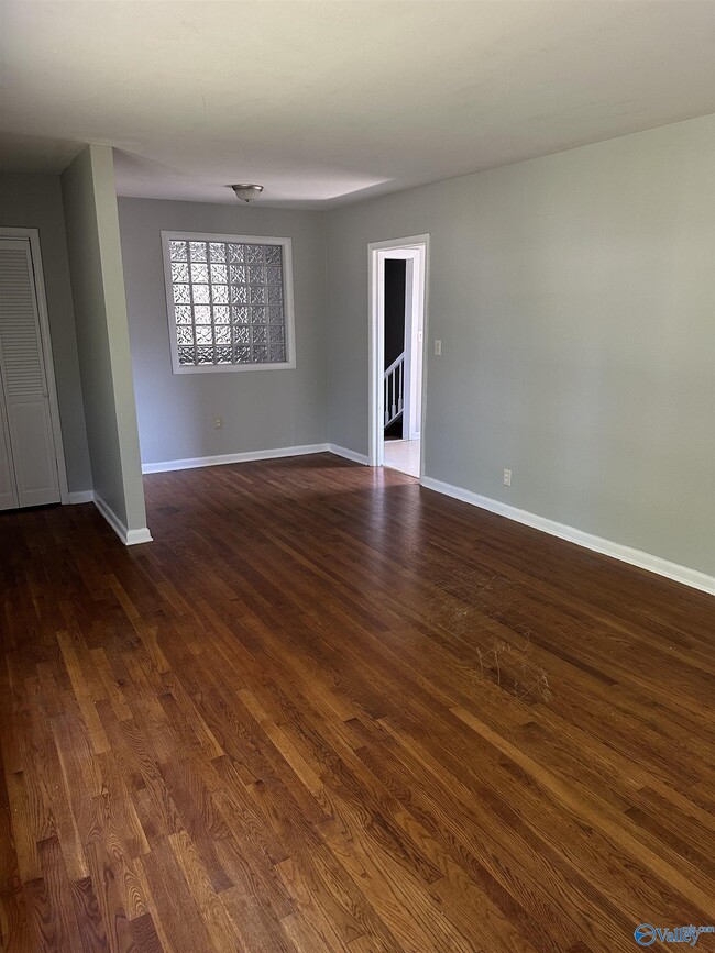 Photo - 2113 Norris Rd NW