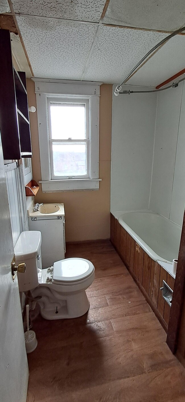 Photo - 704 N 12th St