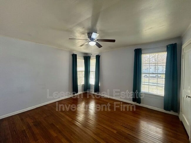 Photo - 3715 Greenway Pl