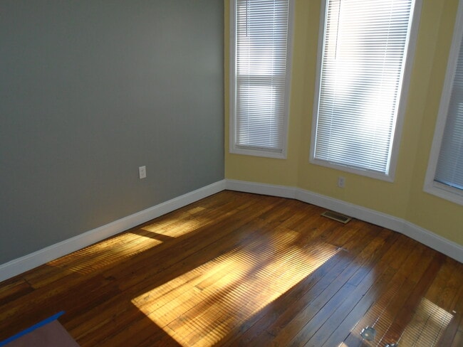 Photo - 253 Custer St