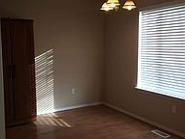 Photo - Comfort Meets Convenience in the Heart of Pullman