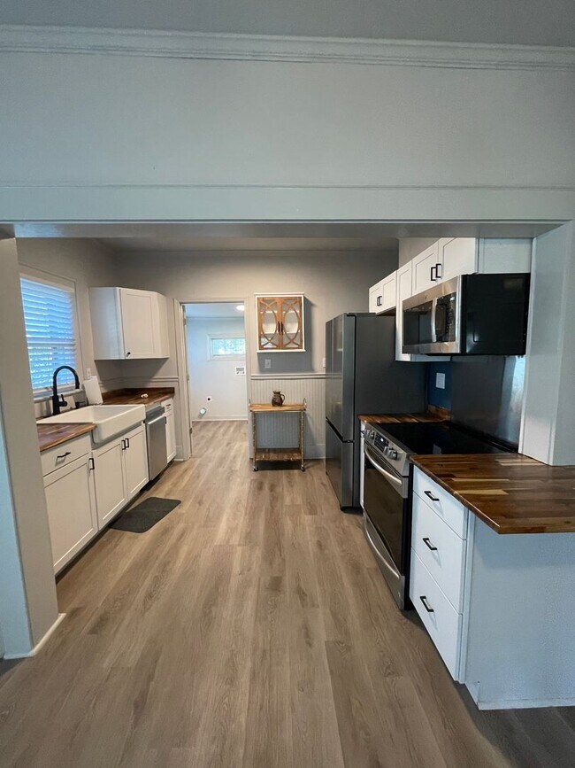 Photo - 2 bedroom, 1 bathroom home located in the ...