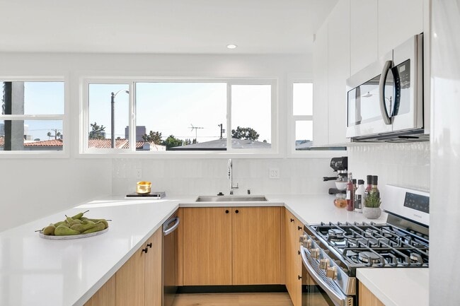 Photo - 8355 Blackburn Ave