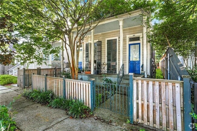 Building Photo - 221 Pine St Rental