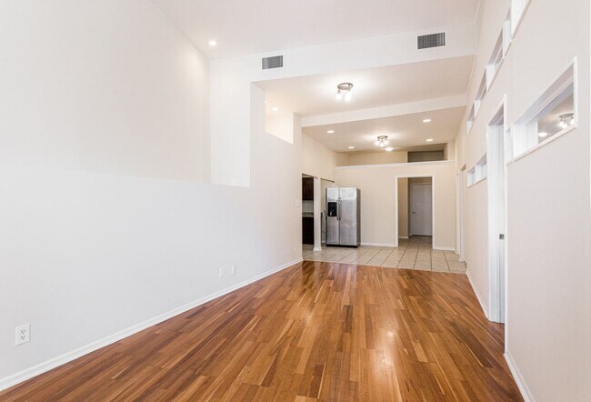 Photo - 2120 W Grand Ave Unidad D