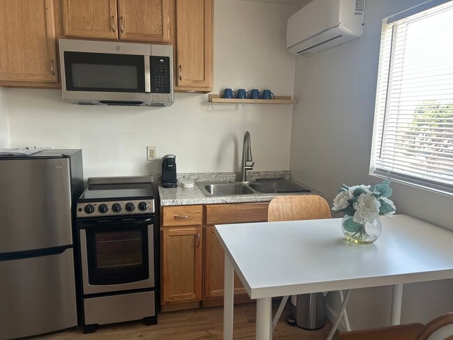 Photo - 21921 Halldale Ave Unidad 21919 - 1