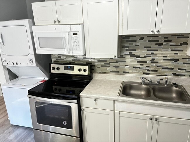 Photo - 314 Celery Ave S