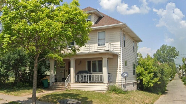 AVAILABLE JUNE - Traditional 4 Bed 2 Bath ... - AVAILABLE JUNE - Traditional 4 Bed 2 Bath ... House