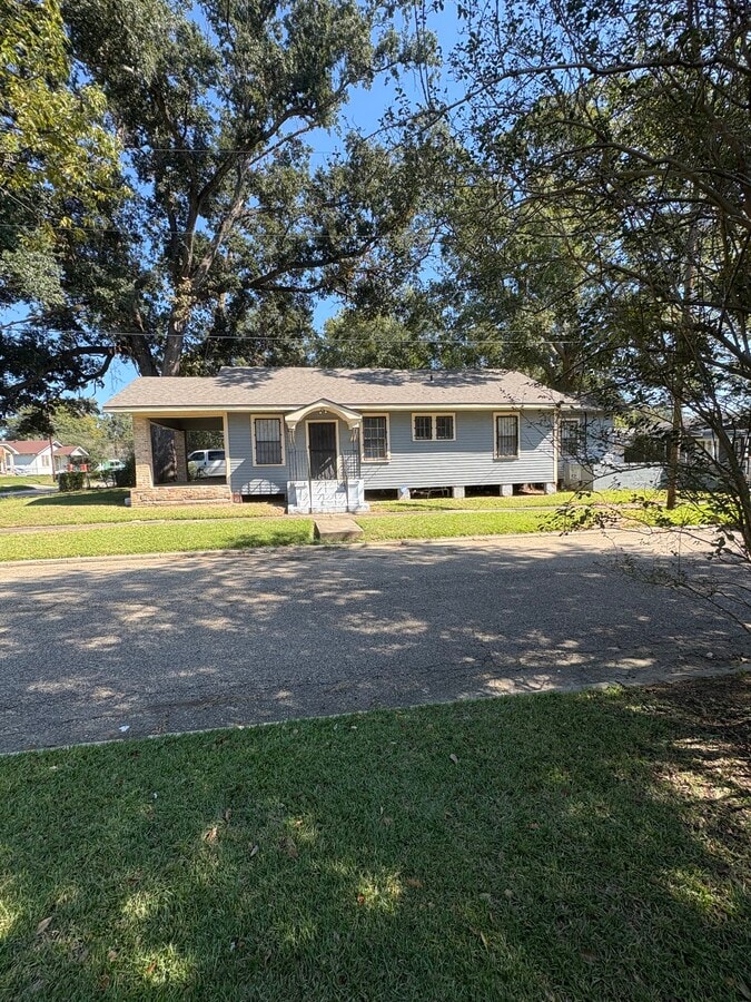 Photo - 2504 Edgewood Dr