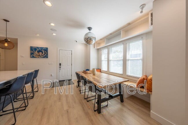 Photo - 1100 Langford St