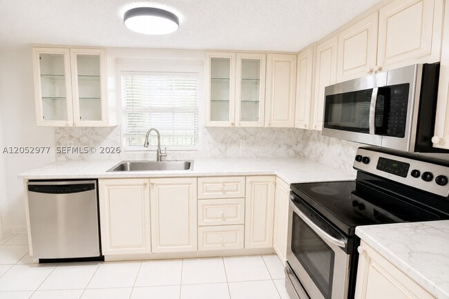 Photo - 765 W 23rd St