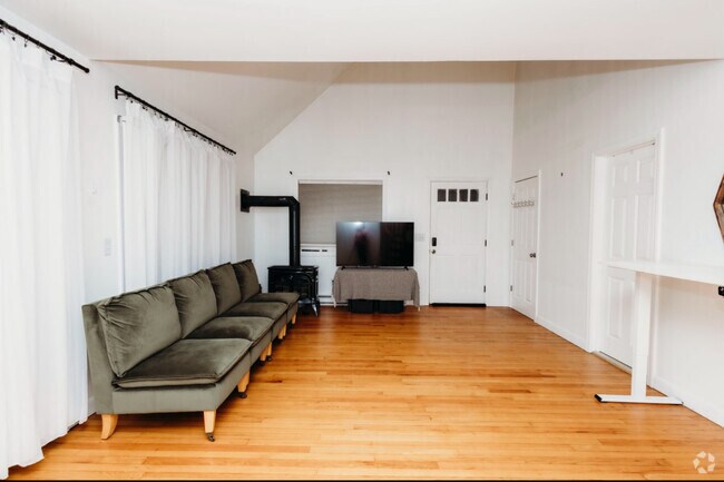 Building Photo - 41 Hilltop Ave Unit 2 Rental