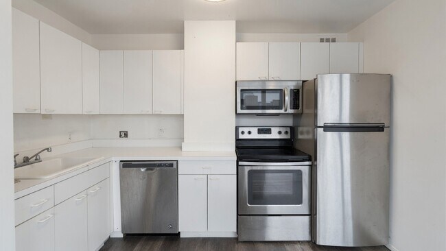 Photo - 2550 N Lakeview Ave Unit 614-15