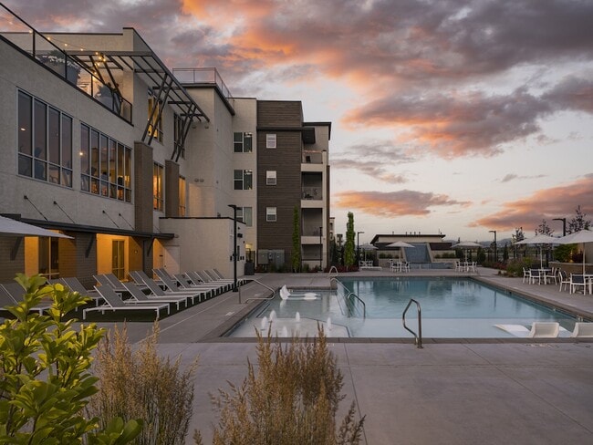 Pool & Hot Tub at Sunset - Parc View Apartments & Townhomes
