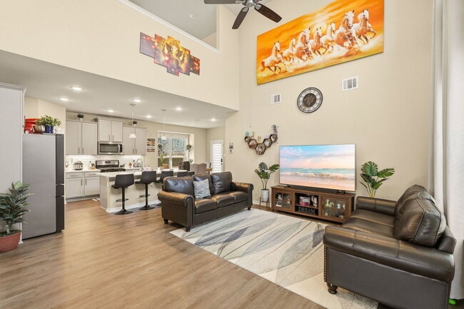 Photo - 812 Coronado Ter Ln