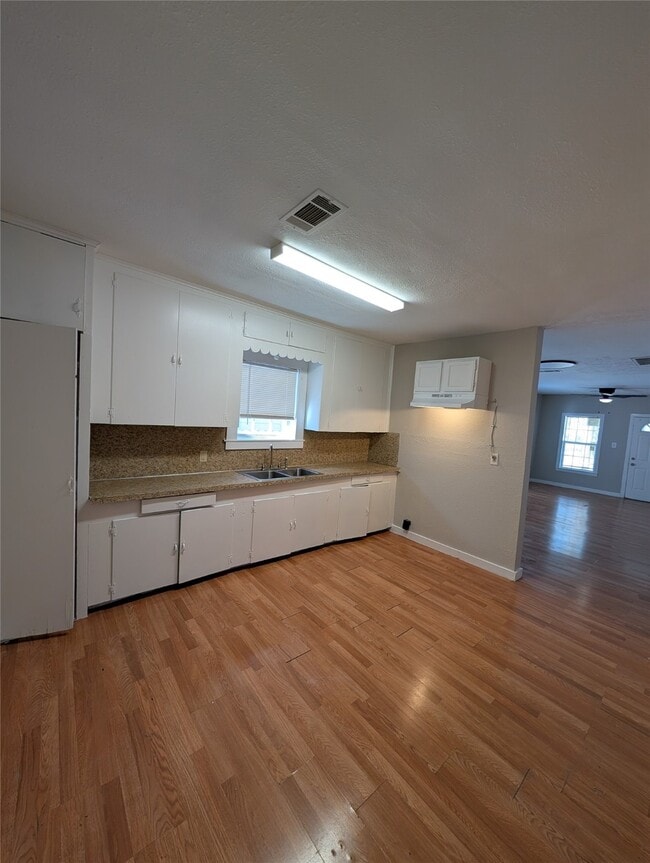 Photo - 2125 Nora St