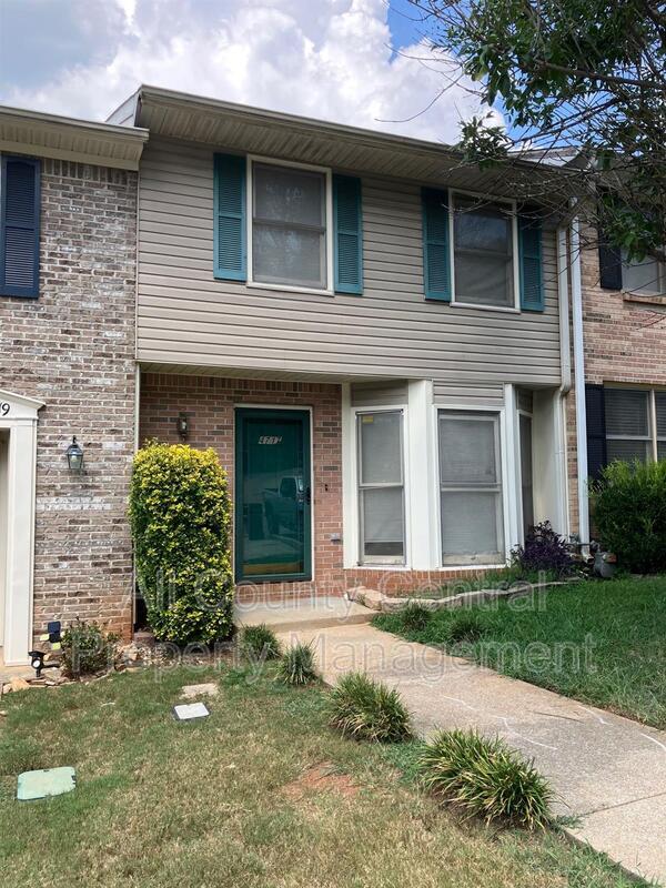 Building Photo - 4717 Cheshire Cir