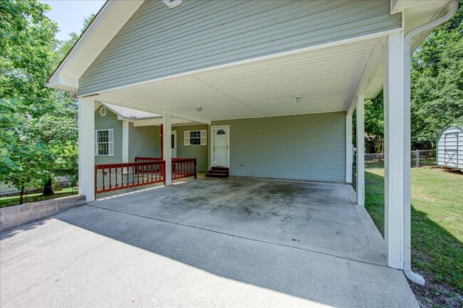 Photo - 328 Cain Rd