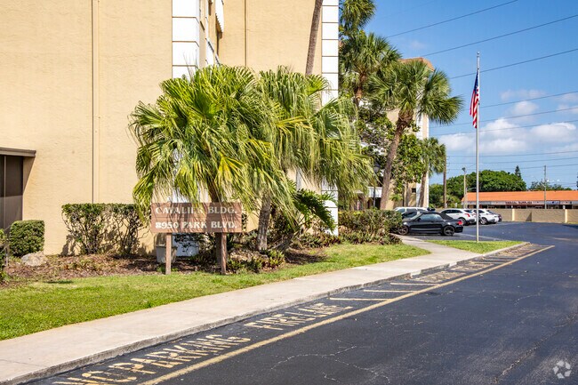 Photo - Seminole on the Green Cavalier One