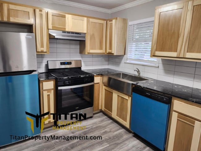 2 bed/1 bath Townhouse - 2 bed/1 bath Townhouse Unit 1619 Longview St. Apt D
