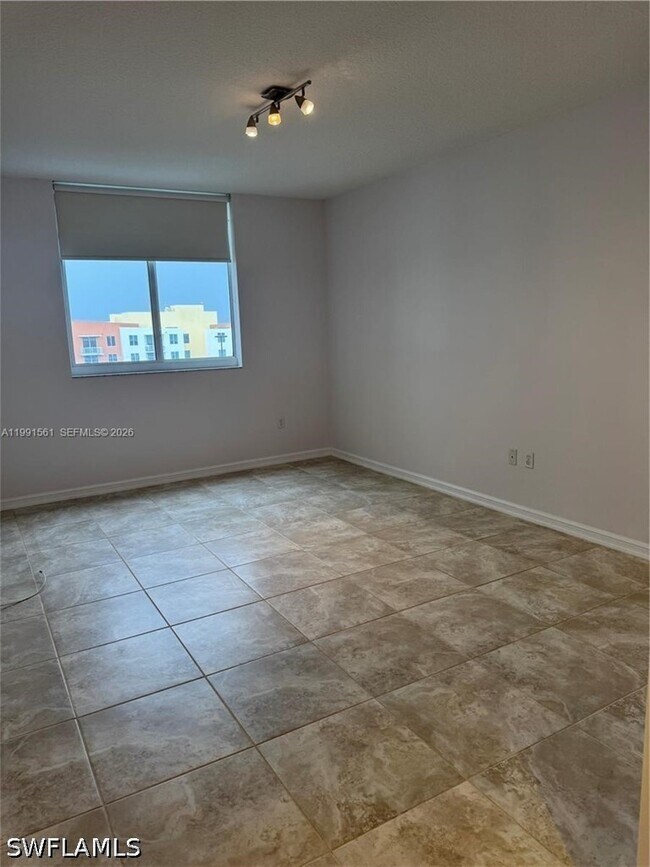 18800 NE 29th Ave Unit 822