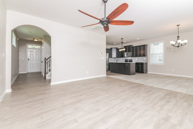 109 W Webber Ln