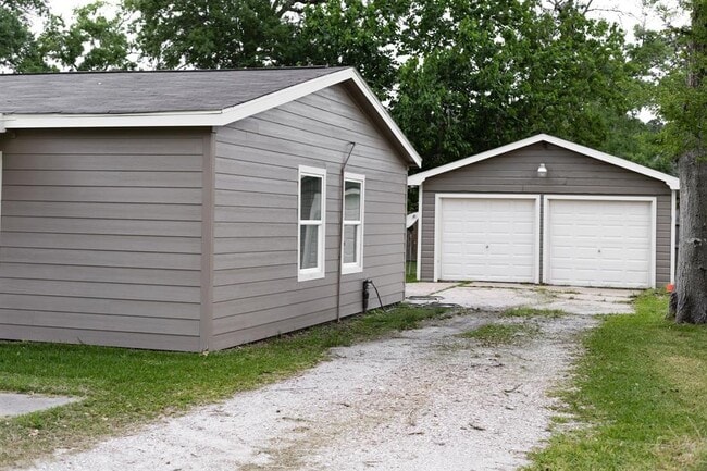 Photo - 2121 Holly Dr