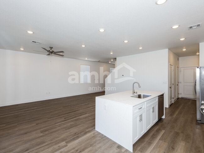 Photo - 9572 Marchmont Rd