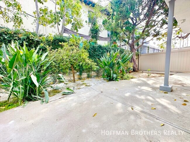 Photo - 816 N Edinburgh Ave Unit 7