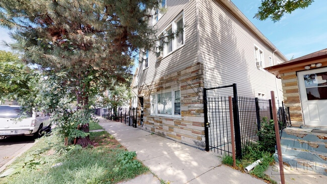 Photo - 2203 N Lorel Ave Casa