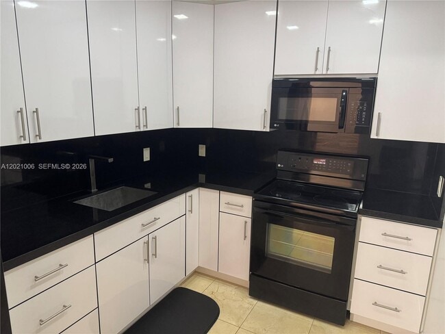 Photo - 901 Hillcrest Dr Unit 208
