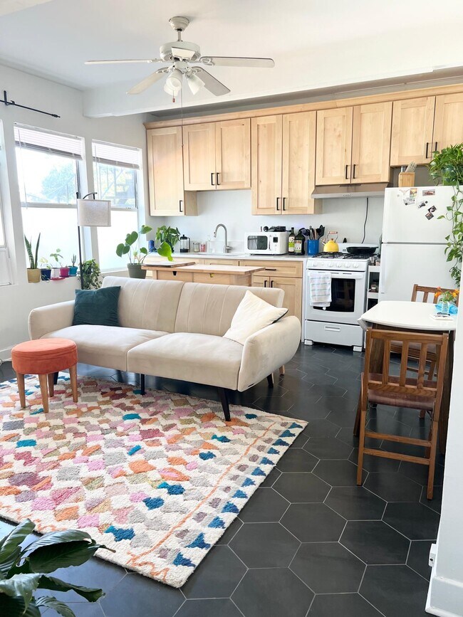 Photo - 202 E 33rd St Unit B