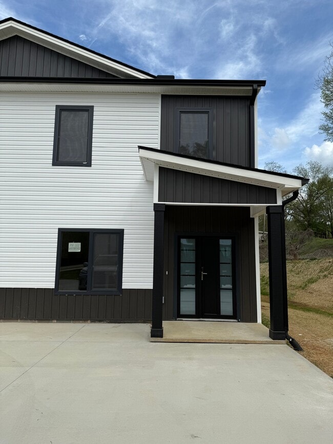 Building Photo - 731 Old Whitney Rd